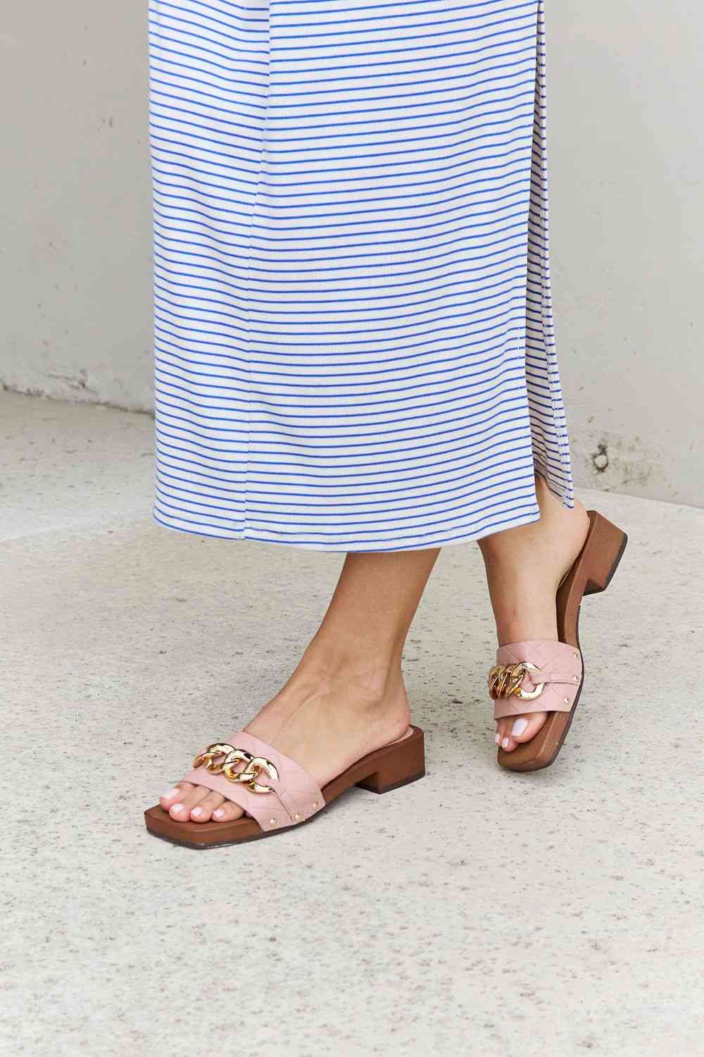 Forever Link Square Toe Chain Detail Clog Sandal in Blush - BloomBliss.com