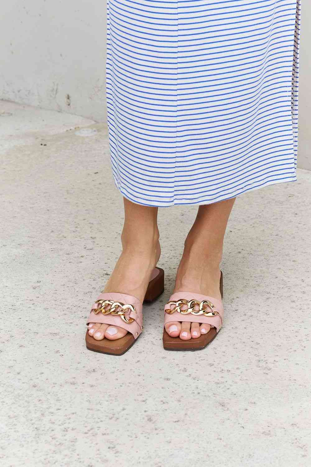 Forever Link Square Toe Chain Detail Clog Sandal in Blush - BloomBliss.com